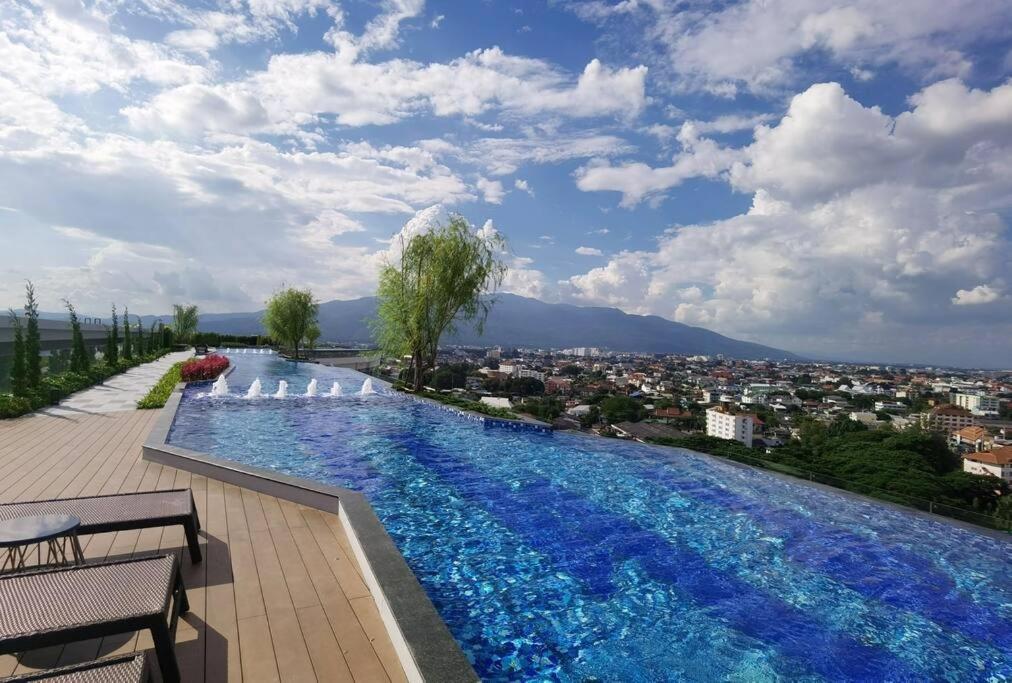 Modern Style Room With Sky Pool 古城边天际泳池公寓 Чиангмай Екстериор снимка