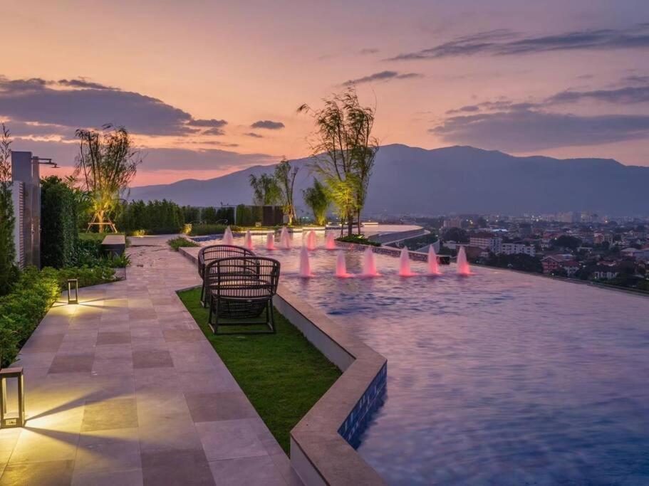 Modern Style Room With Sky Pool 古城边天际泳池公寓 Чиангмай Екстериор снимка