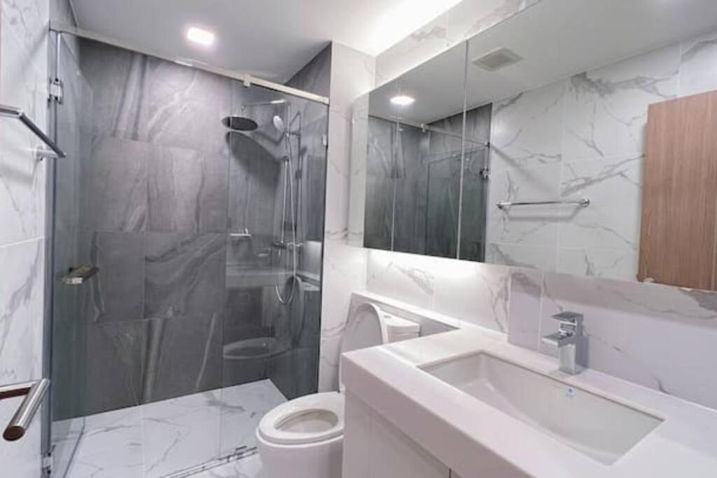 Modern Style Room With Sky Pool 古城边天际泳池公寓 Чиангмай Екстериор снимка
