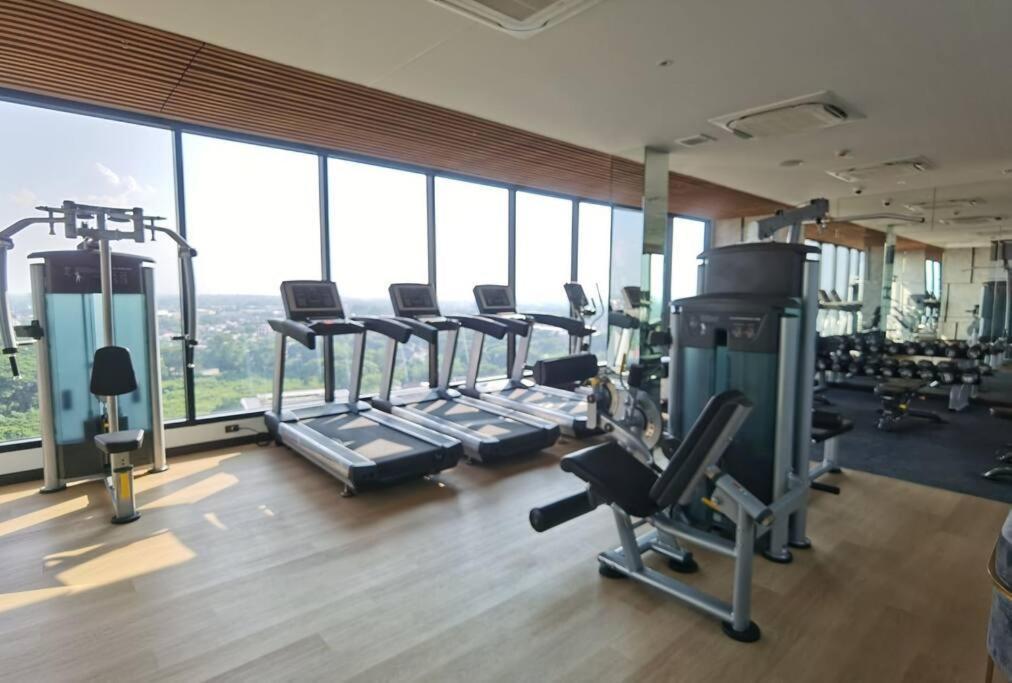 Modern Style Room With Sky Pool 古城边天际泳池公寓 Чиангмай Екстериор снимка