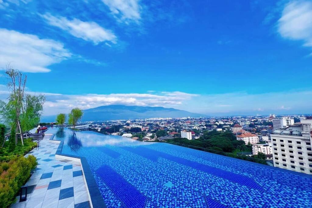 Modern Style Room With Sky Pool 古城边天际泳池公寓 Чиангмай Екстериор снимка