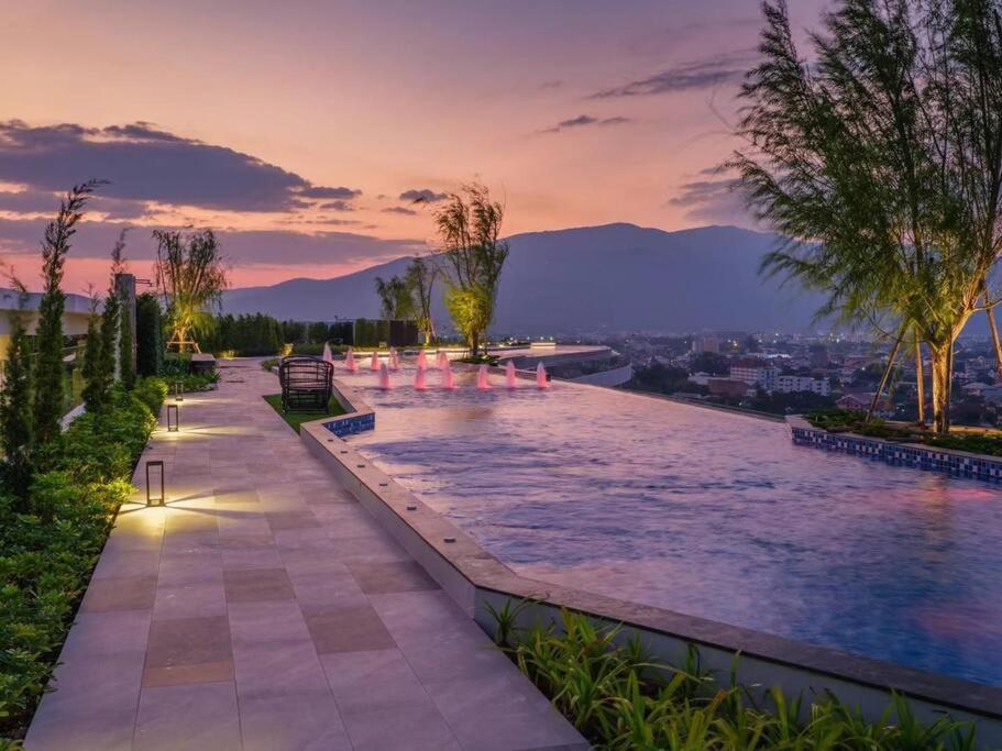 Modern Style Room With Sky Pool 古城边天际泳池公寓 Чиангмай Екстериор снимка