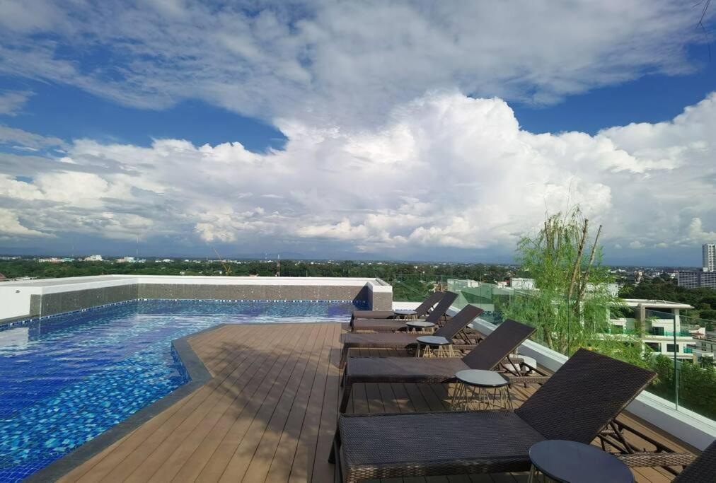 Modern Style Room With Sky Pool 古城边天际泳池公寓 Чиангмай Екстериор снимка