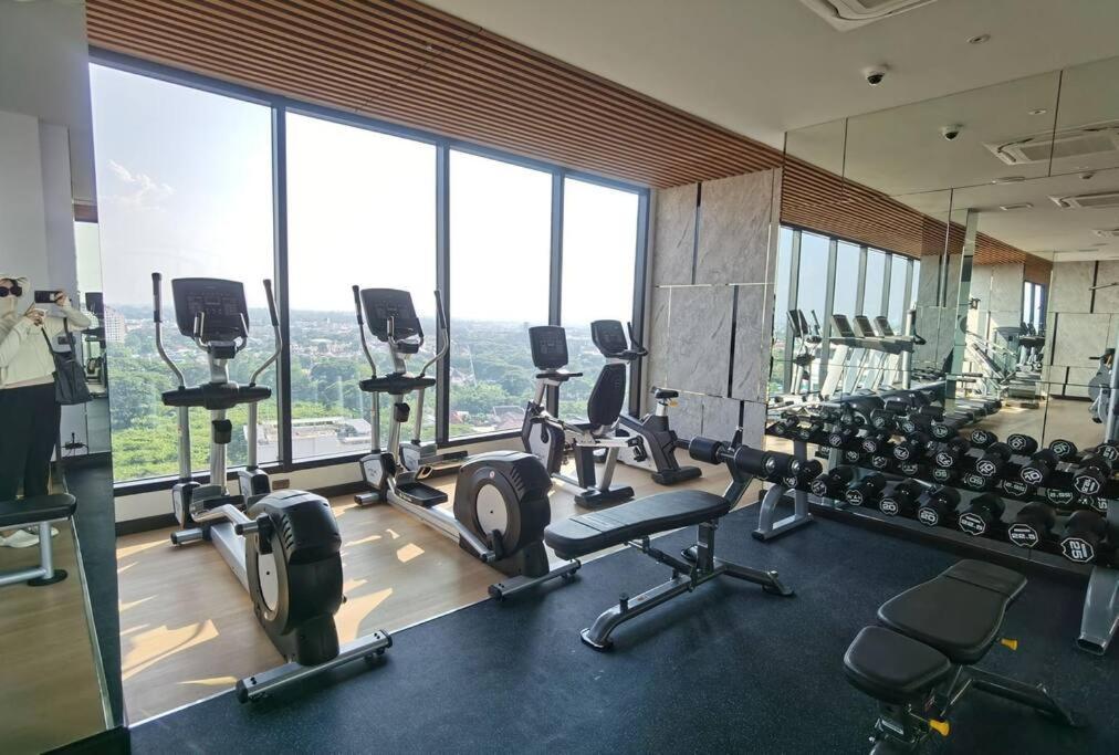 Modern Style Room With Sky Pool 古城边天际泳池公寓 Чиангмай Екстериор снимка