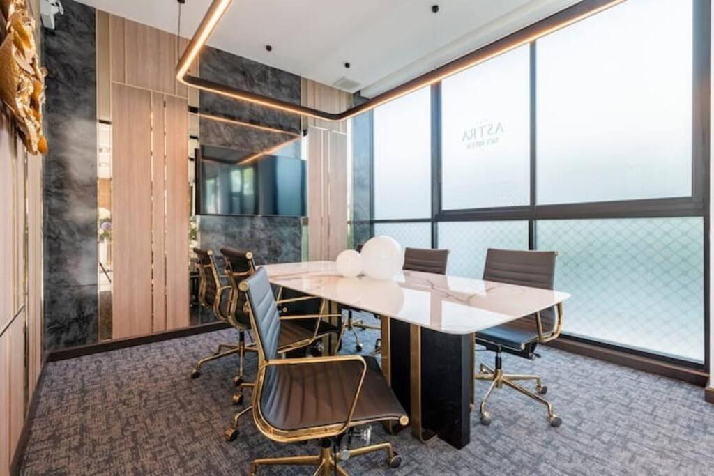 Modern Style Room With Sky Pool 古城边天际泳池公寓 Чиангмай Екстериор снимка