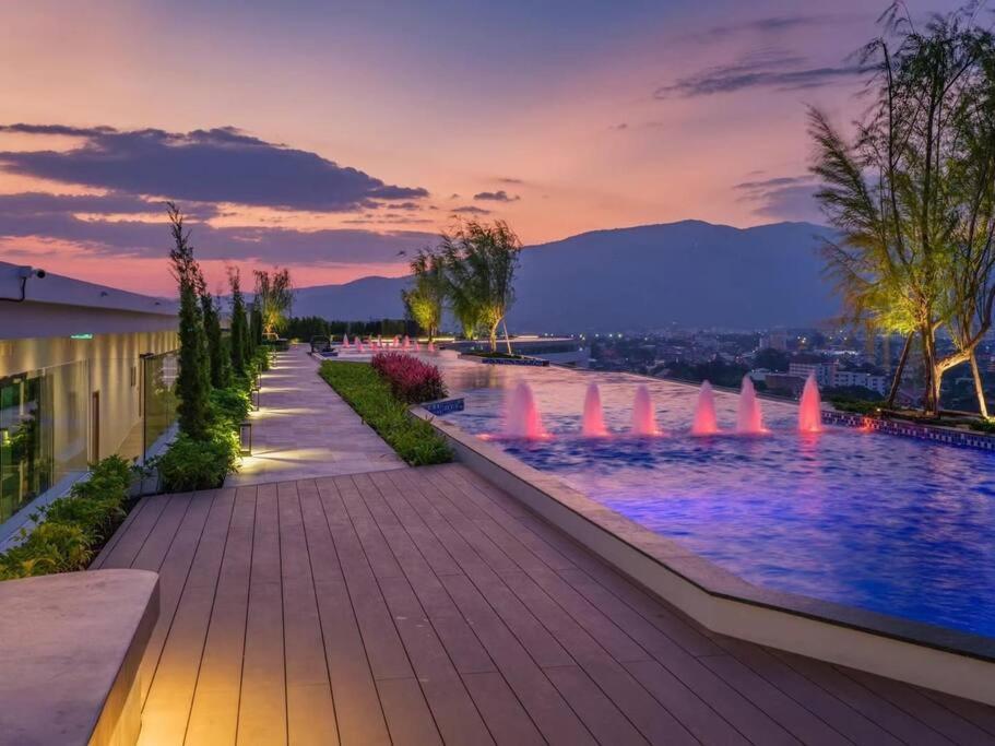 Modern Style Room With Sky Pool 古城边天际泳池公寓 Чиангмай Екстериор снимка