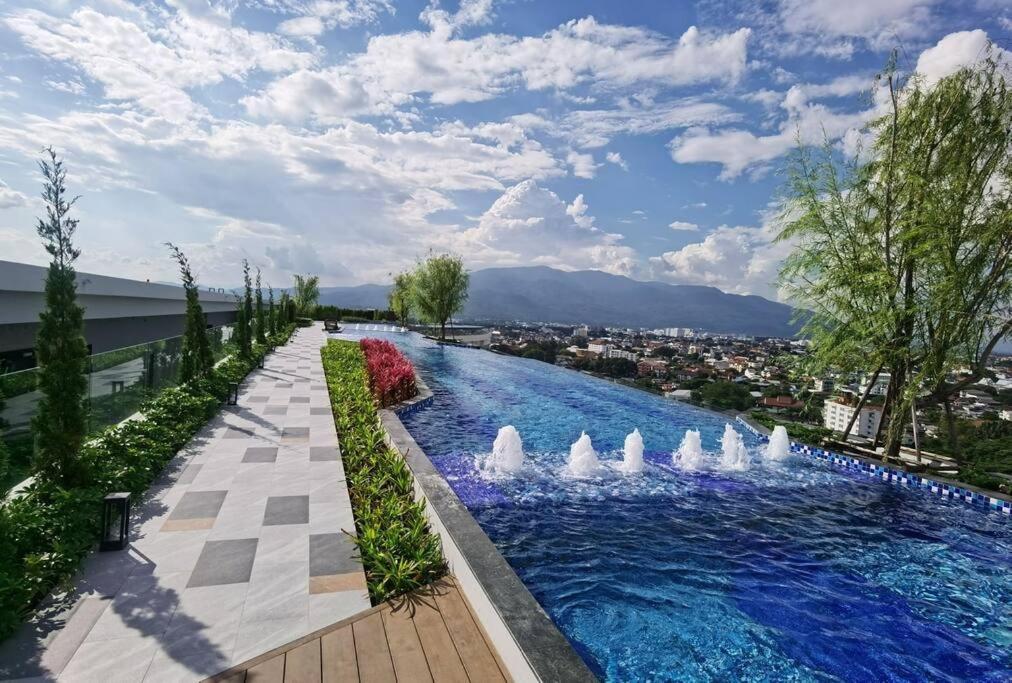 Modern Style Room With Sky Pool 古城边天际泳池公寓 Чиангмай Екстериор снимка