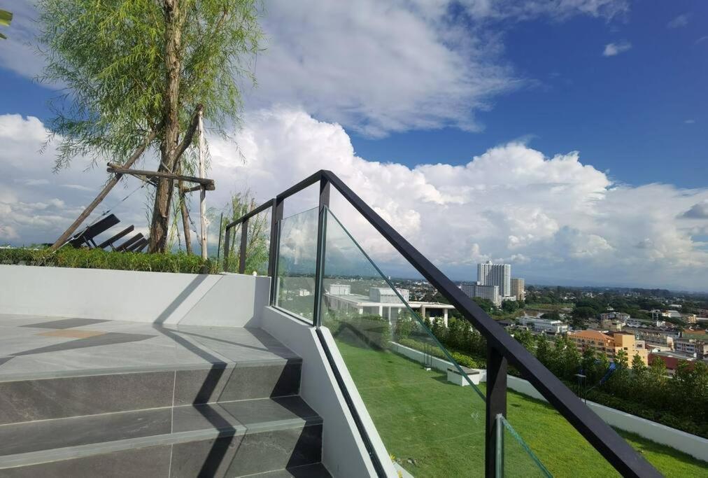 Modern Style Room With Sky Pool 古城边天际泳池公寓 Чиангмай Екстериор снимка